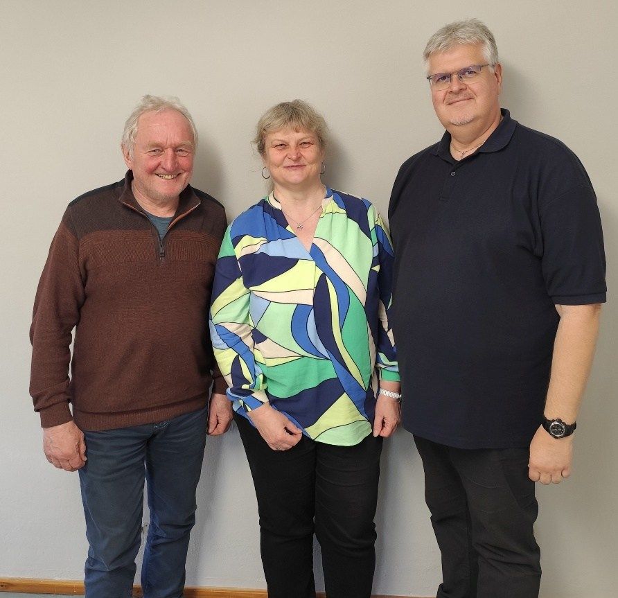 v. l.: Vorstandsvorsitzender Paul Beitzer, Heidi Kusebauch, Bernhard Machatschek