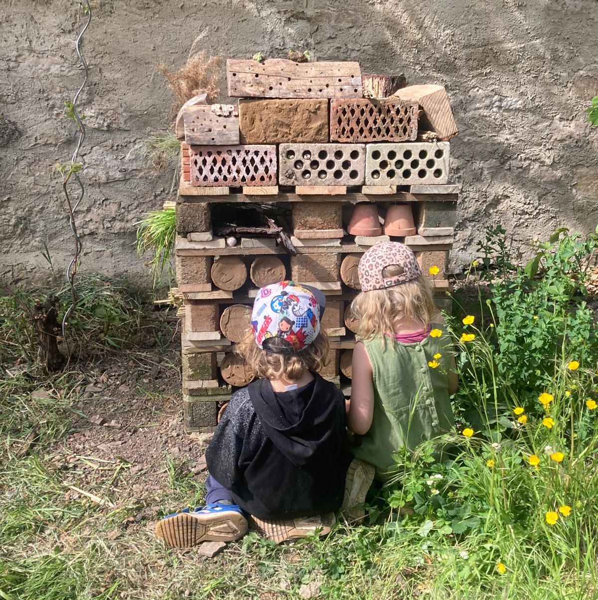 Nun können sie einziehen unsere fleißigen Helfer © Barbara Flemming